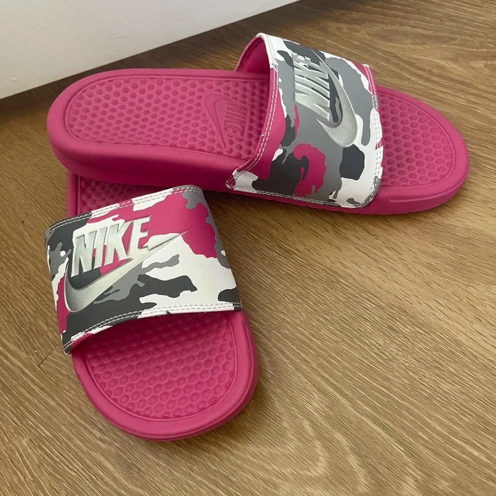 NIKE Slides - Picture 2 of 4